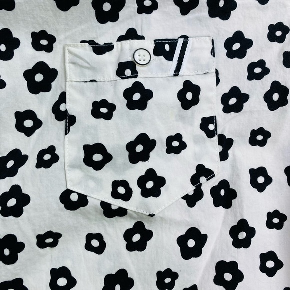 Project Red Short Sleeve Button Down Shirt Size Large White with Black Daisy's - Picture 4 of 5